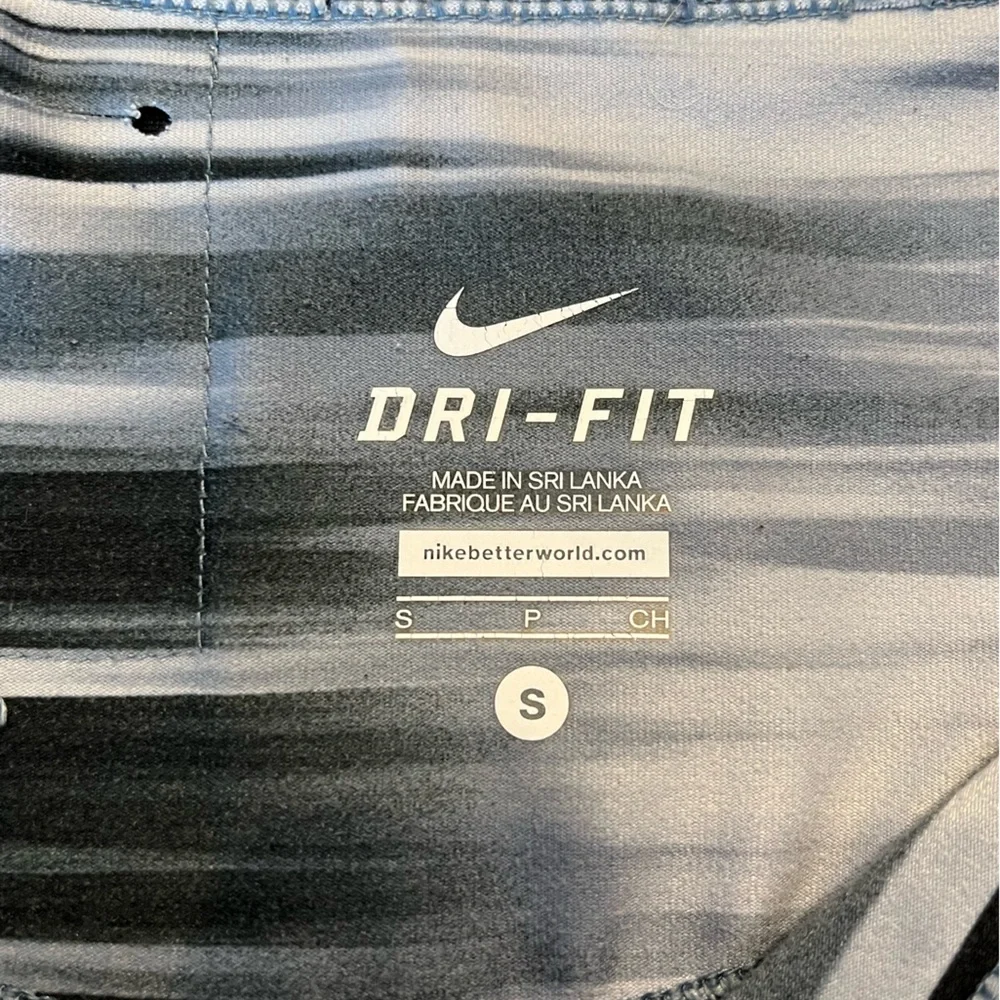 NIKE | Dri-Fit Athletic Workout Leggings - Capri Length